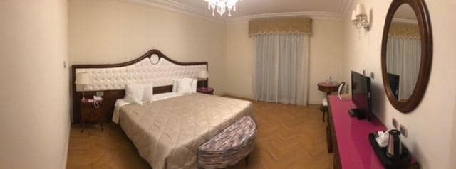 King size bedroom