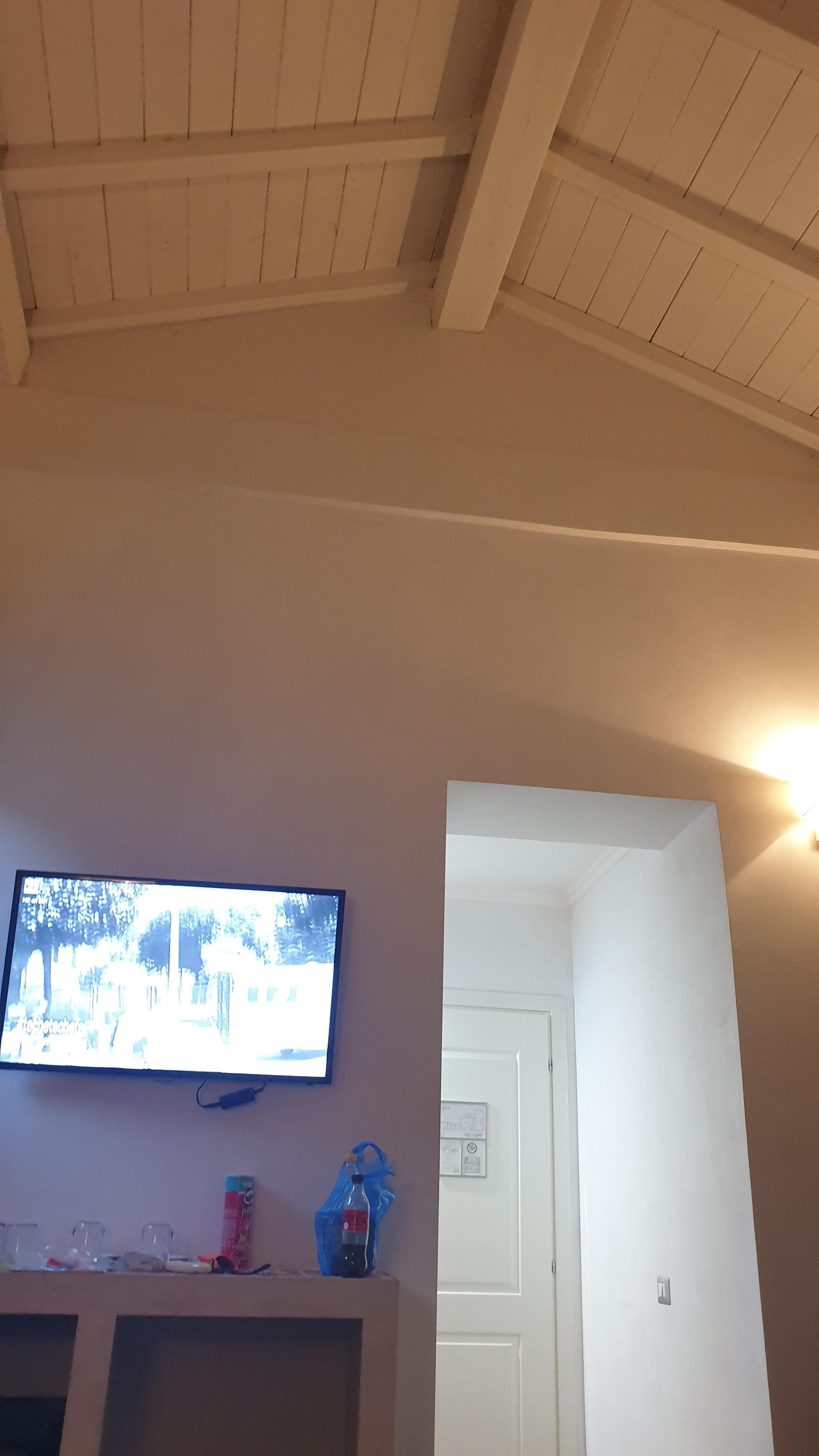 Set fra sengen mod fordør. I entre var god plads 