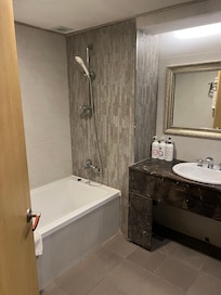 Separate bathtub
