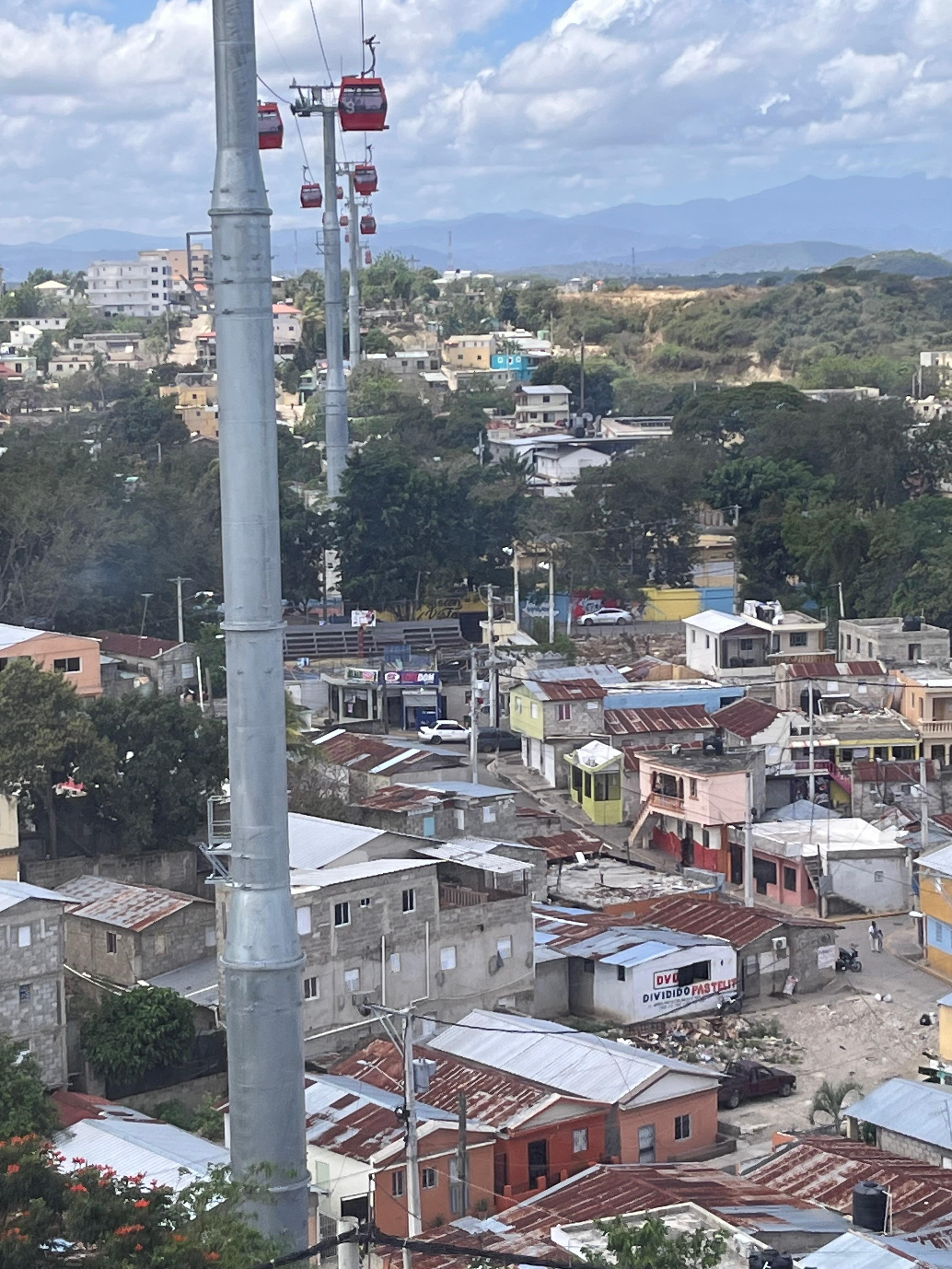 Seilbahnfahrt ĂŒber die westlichen Stadtteile