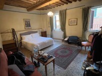 Windows face the street