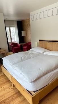 Cama grande e confortável