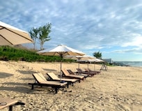 Bãi biển sáng sớm