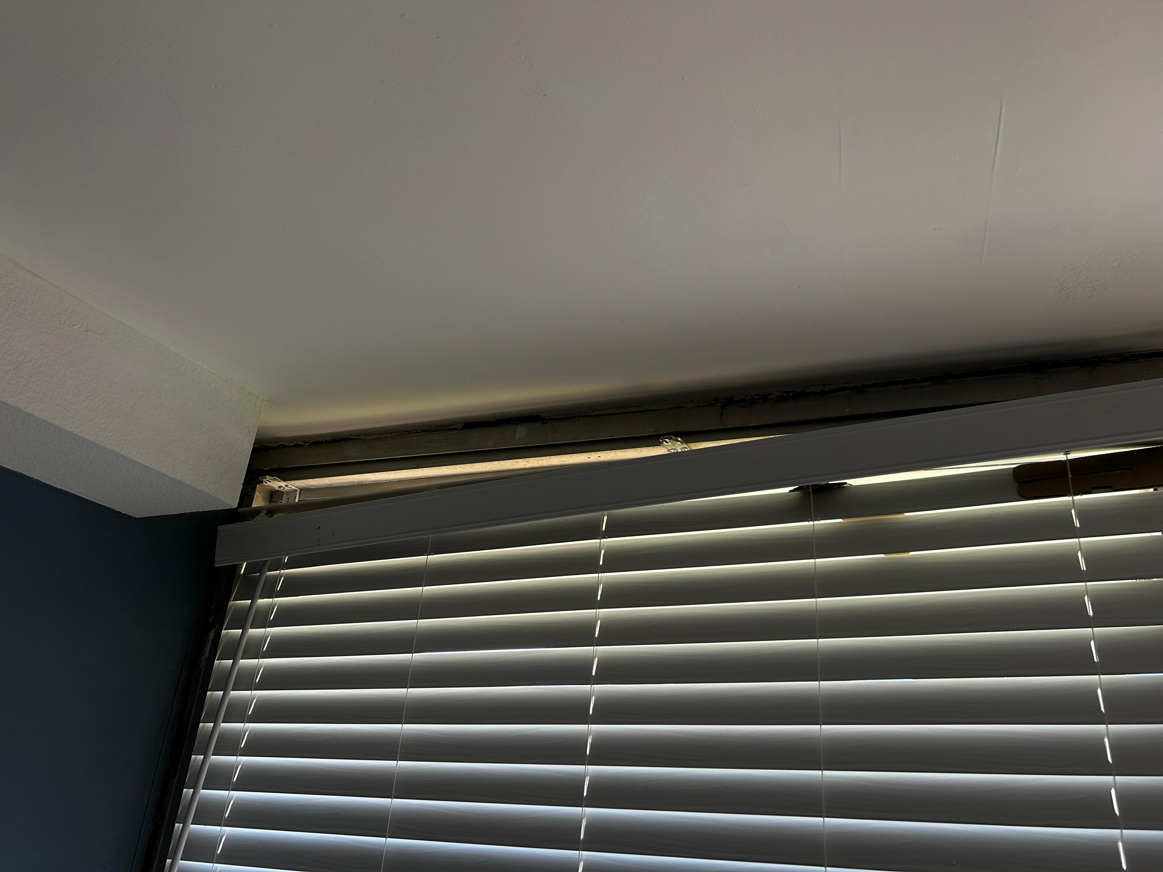 Blinds falling down