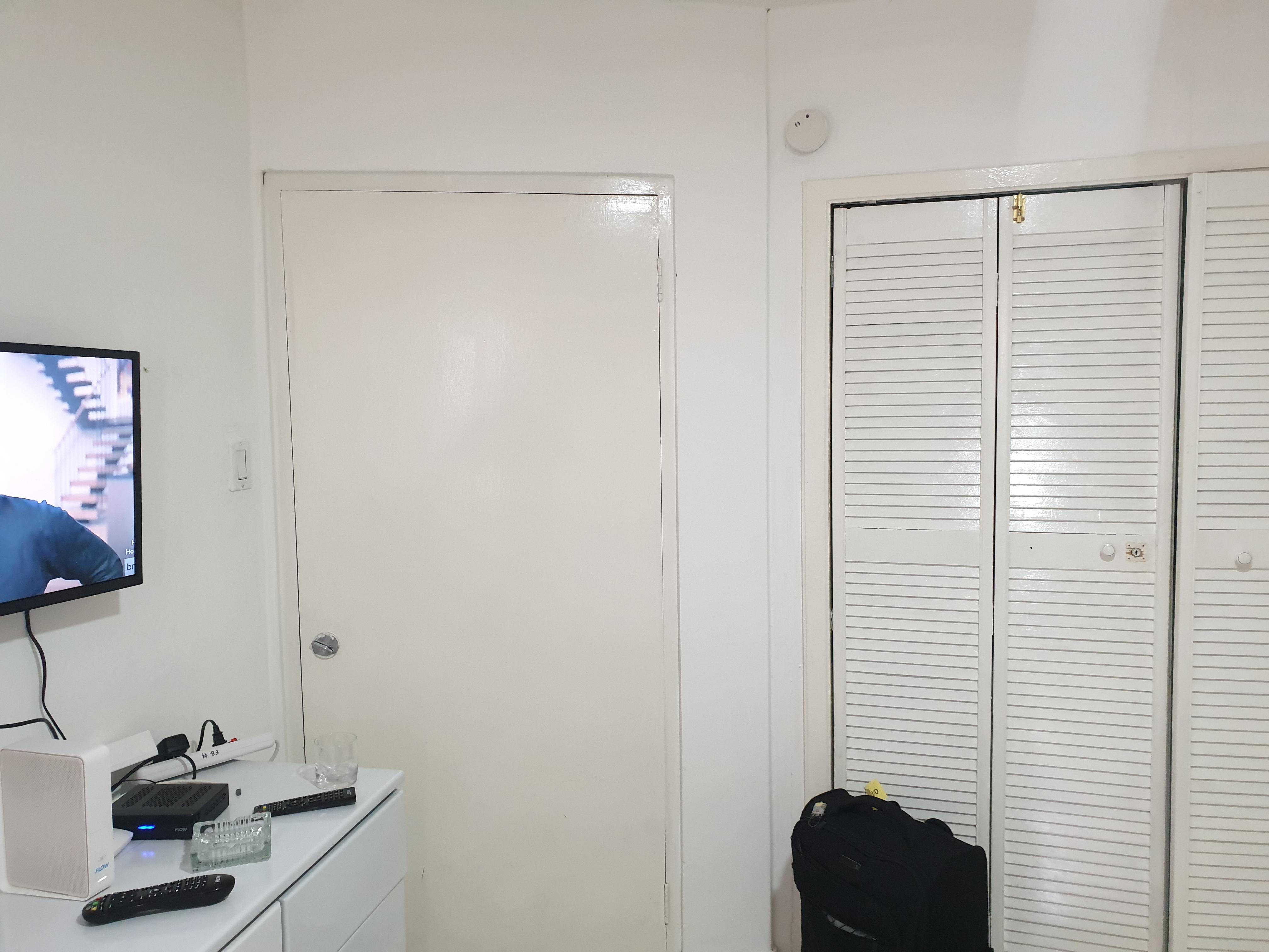 Internal door to adjoining room