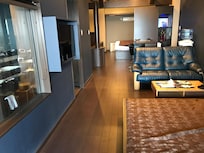 露天風呂側から内側撮影。一番手前はデイベッド