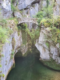 Le pont romain situé a 500m de l'auberge