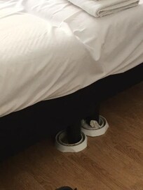 Supports for getting the bed somewhat straight. Not done by us, but came as part of the "experience" :)