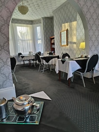 Lovely immaculately clean and tastefully decorated dining room