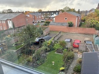 Takapiha ja parkkipaikka