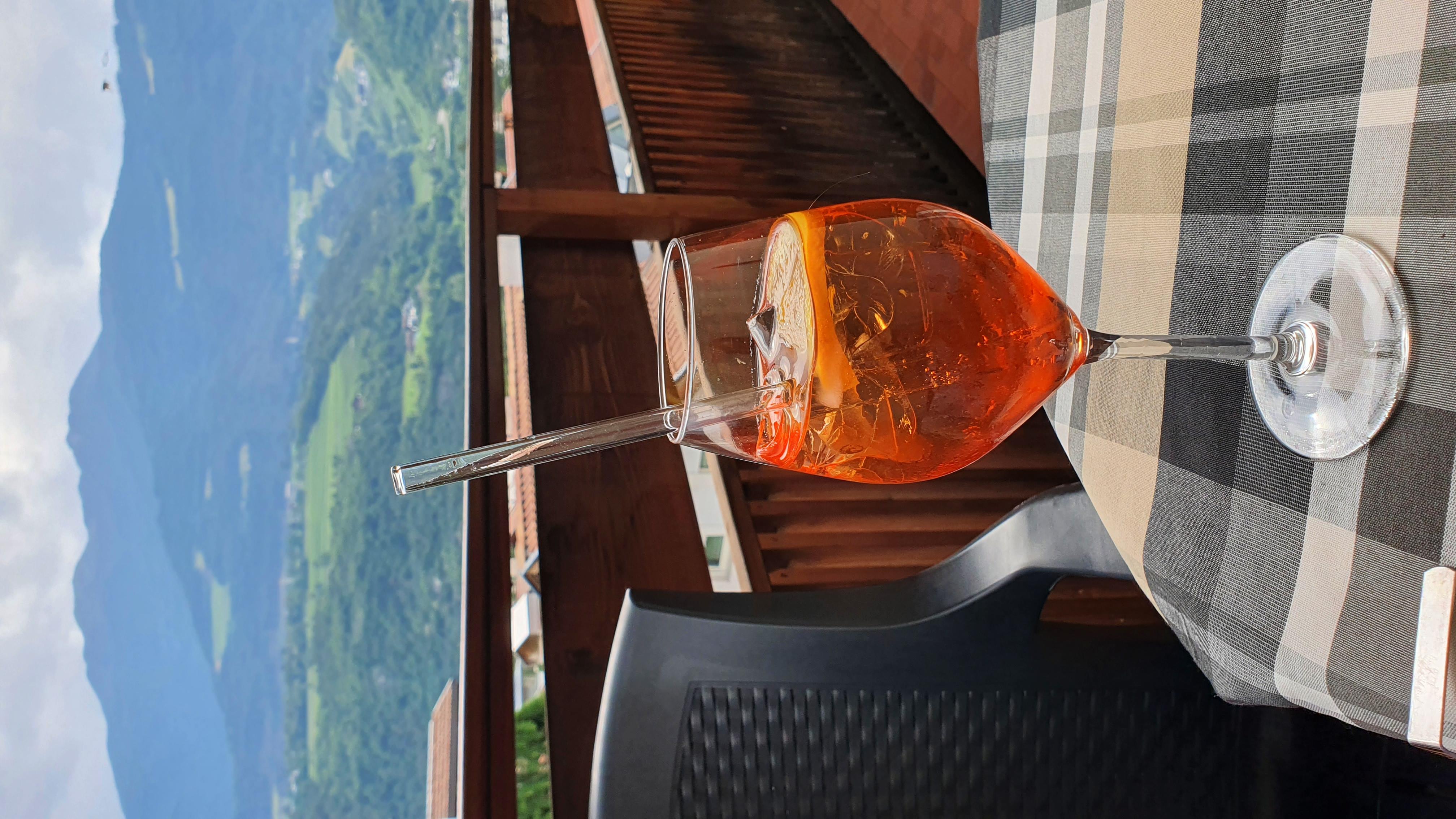 Apero auf Balkon mit Aussicht