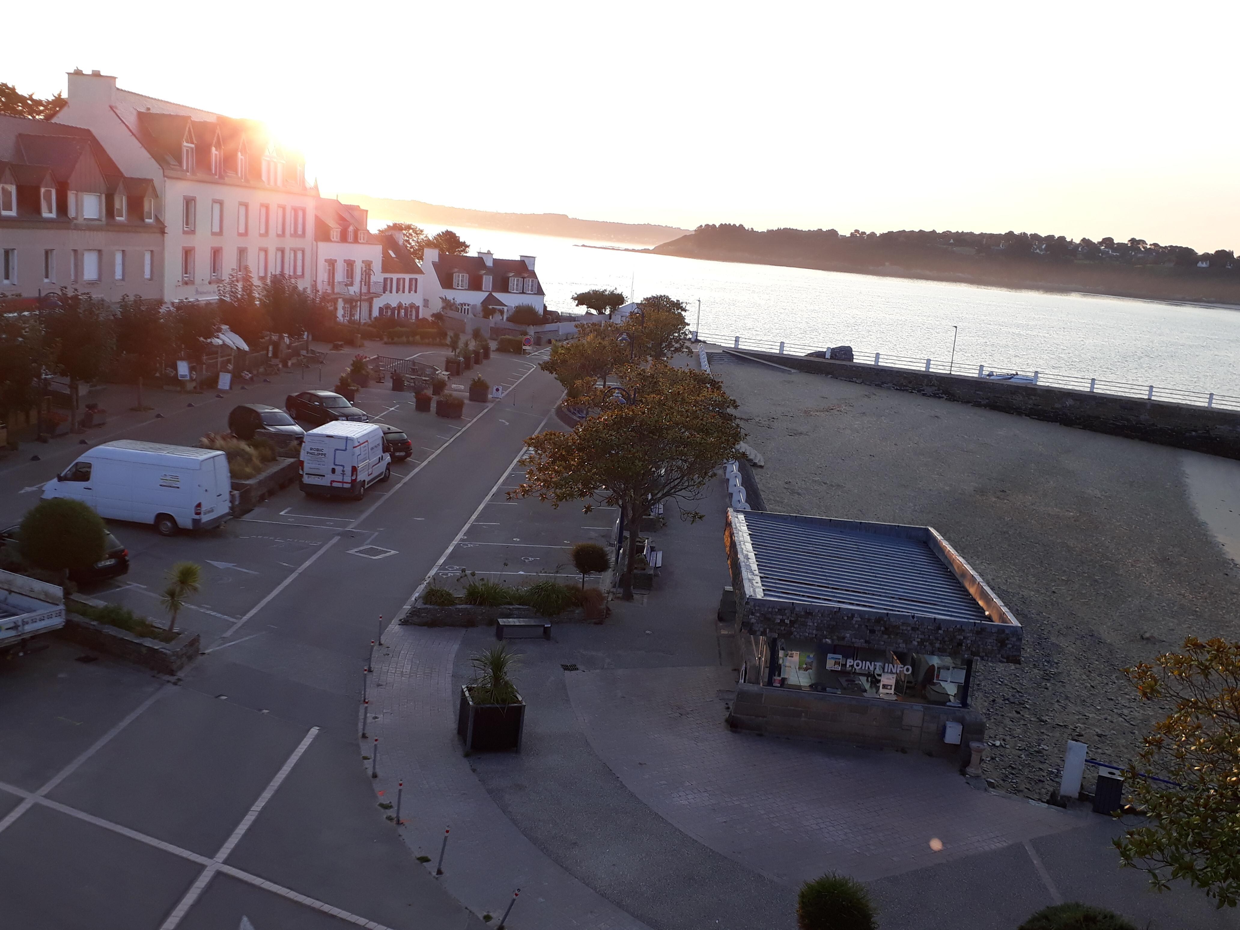 Le port et les commerces