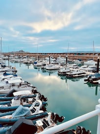 Marina visible depuis la fenĂȘtre