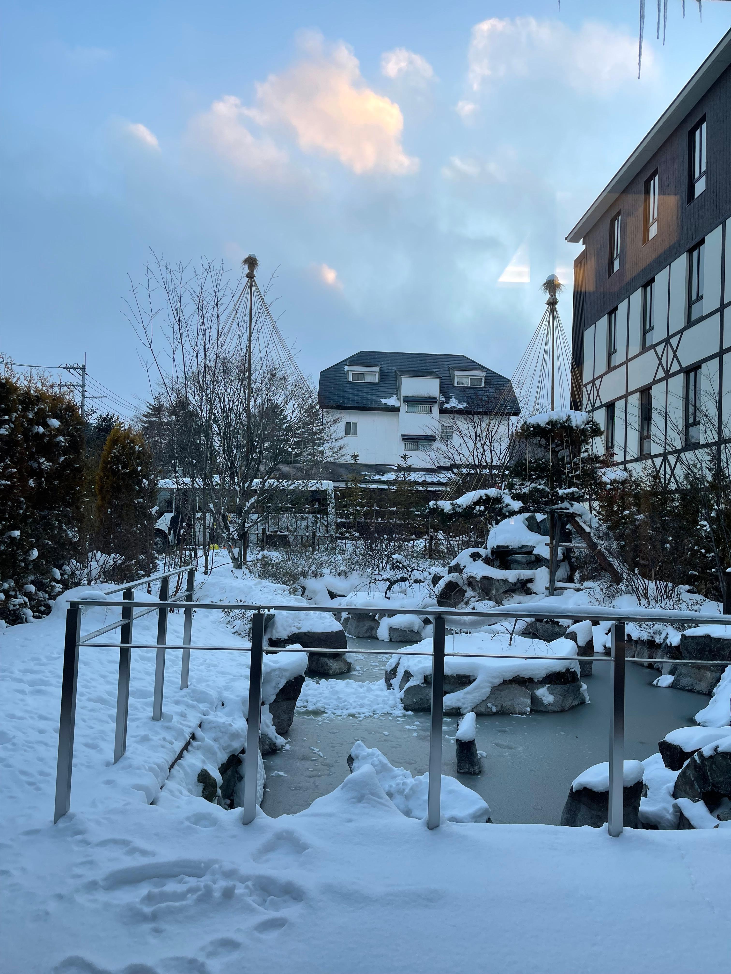 酒店雪景外貌