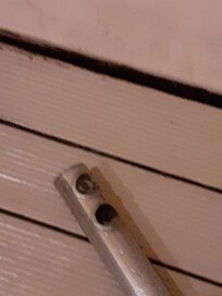 Pommeau de la douche flexible et état du caillebotis