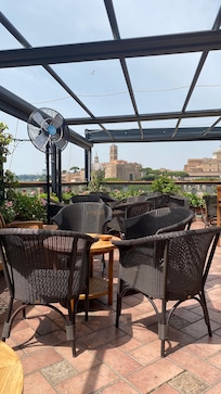 Rooftop, American bar
