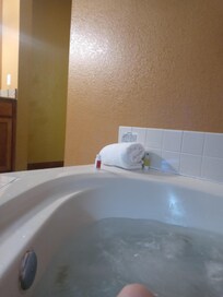 Partial pic of jetted tub. U cld fit 4 ppl in there