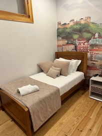 One of the twin beds