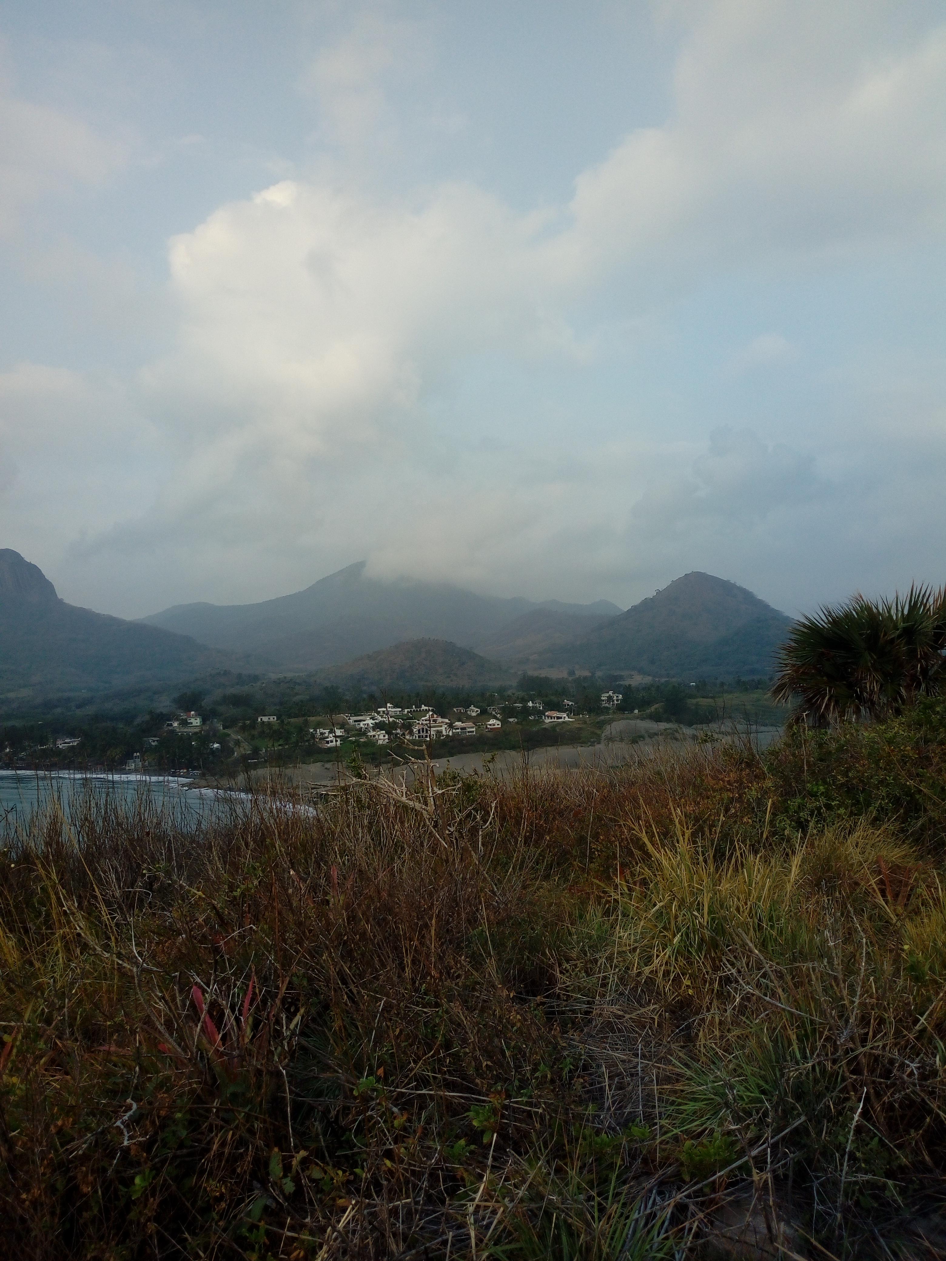 Vista desde el cerro mirador, hacia el hotel. 