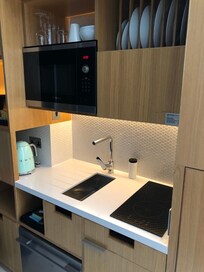 Keittiössä oli kaikki, mitä saattoi tarvita.