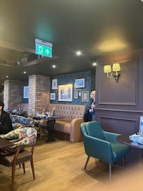 Bar/restaurant area