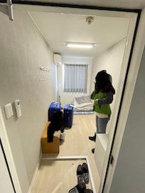 Photo into the room. That’s the full room. Good for out all day and just sleep at night.