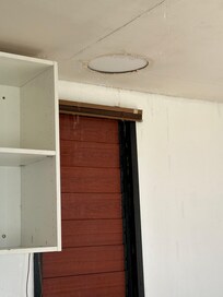 換気扇のところから大量の水が落ちてきた。特にお詫びなどなし。