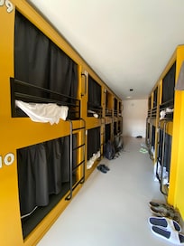 Habitación de 16 camas