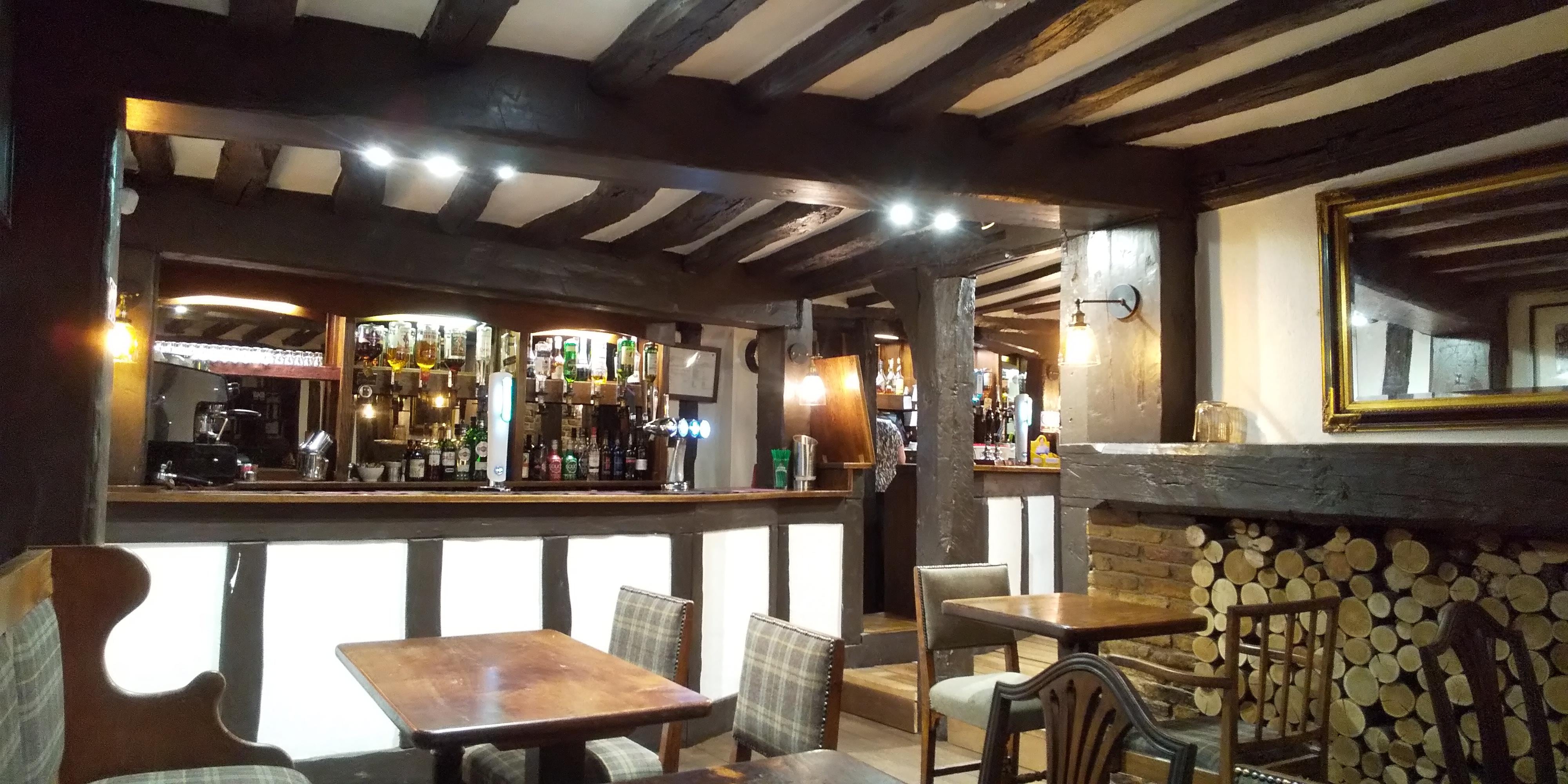 趣のあるパブ。