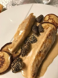 Délicieux repas au resto de l'hôtel. Volaille de Bresse aux morilles : excellent choix !