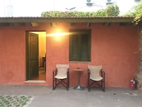 annexe au fond de la cour