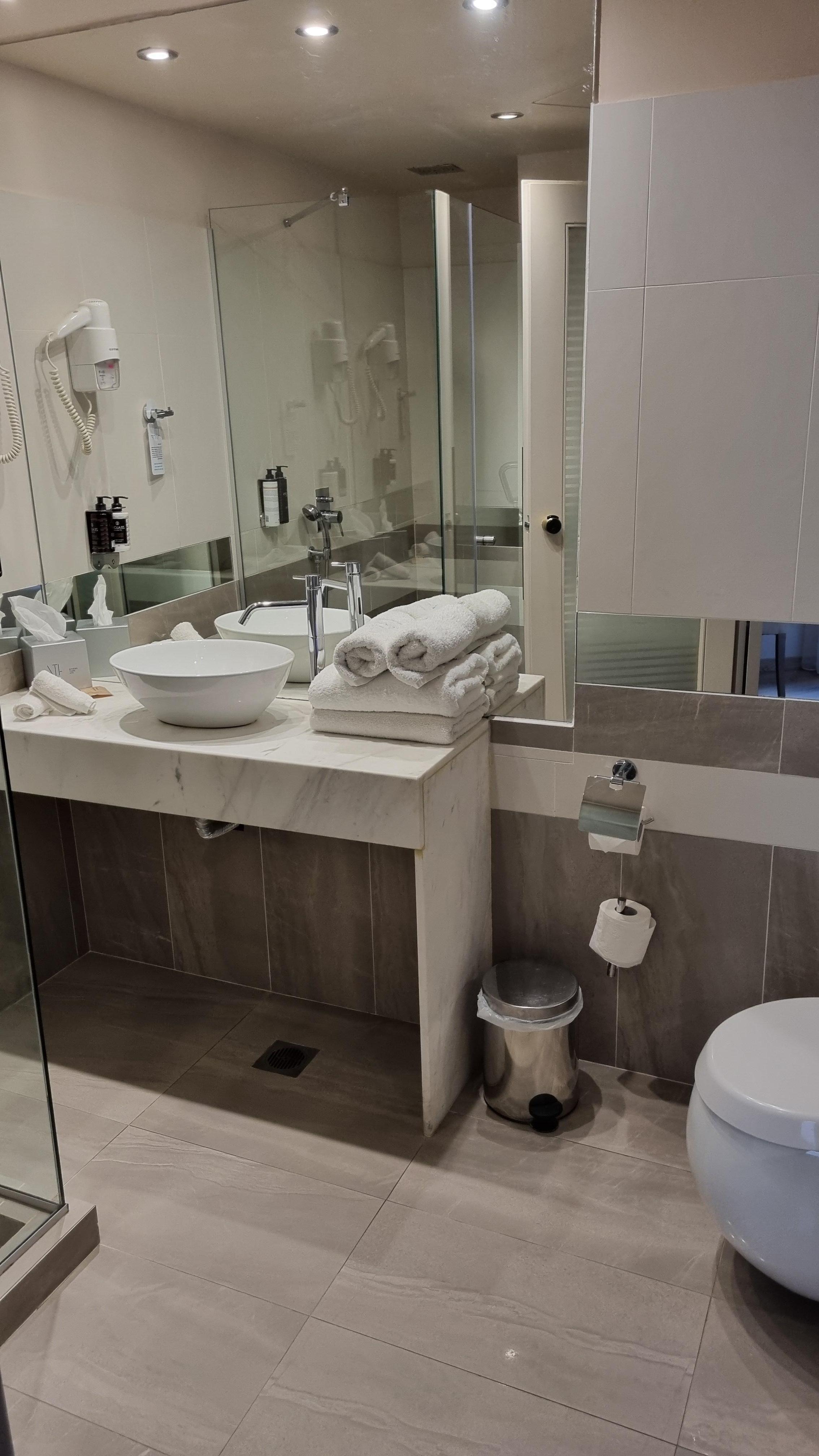 Baño de una habitación de categoría "confort"