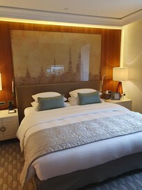 Junior suite bedroom