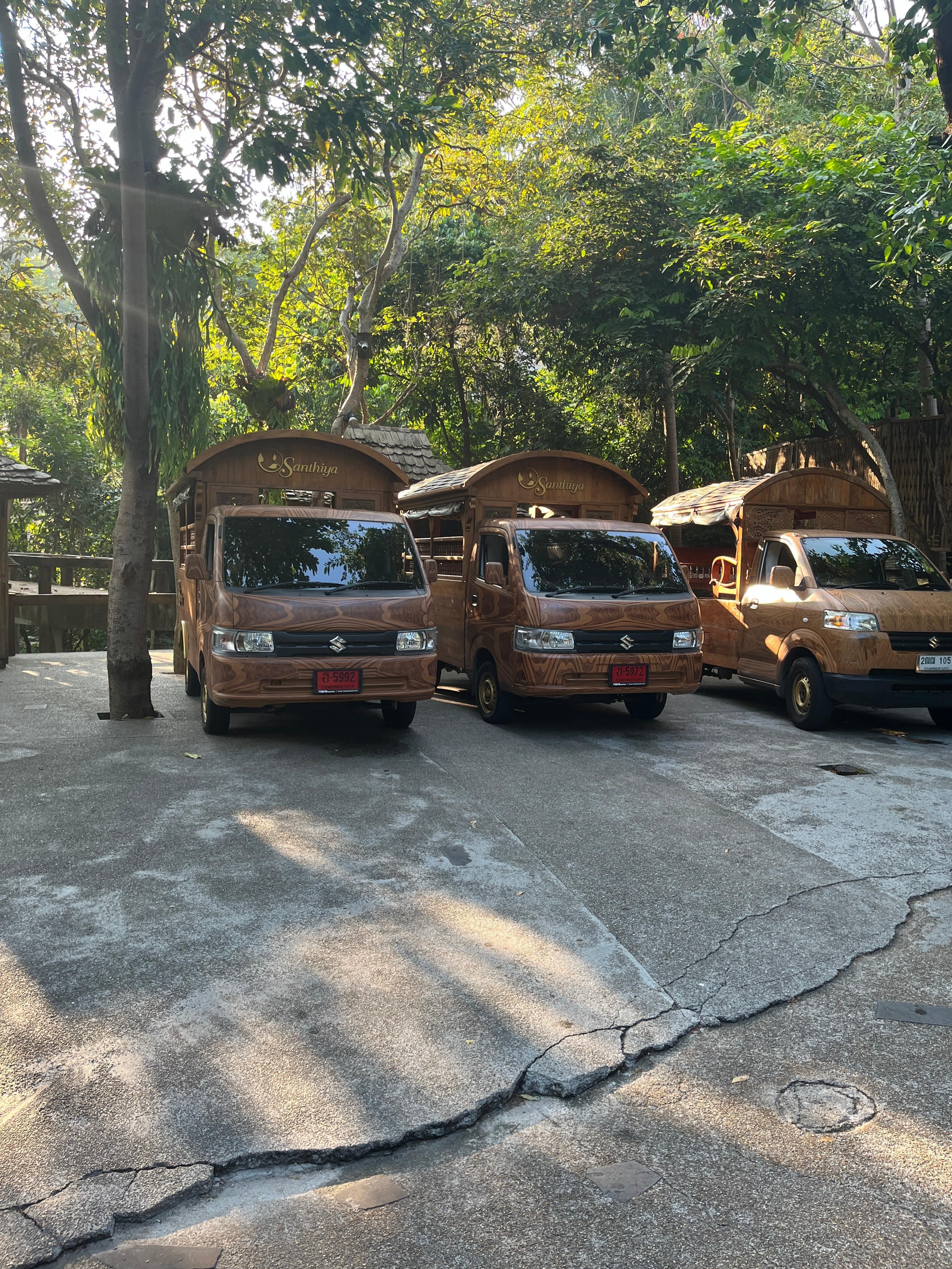 Shuttle busser