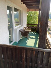Neighbours have a table