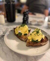 Breakfast: Eggs Benedict