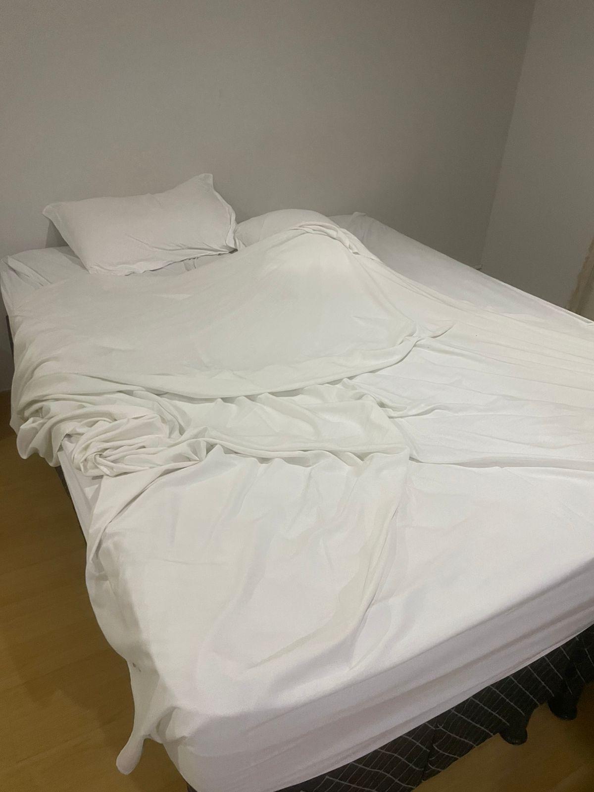 roupa de cama velha surrada