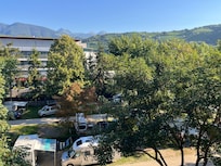 Camping hinter dem Hotel