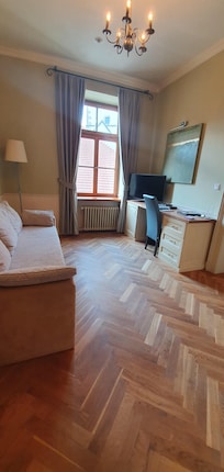 pokoj s pracovním stolem