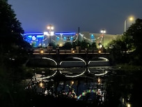 Brücke an der Seite des Sees