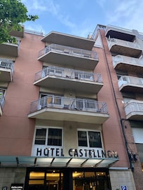 Façade