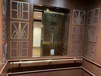L'intérieur d'un ascenseur