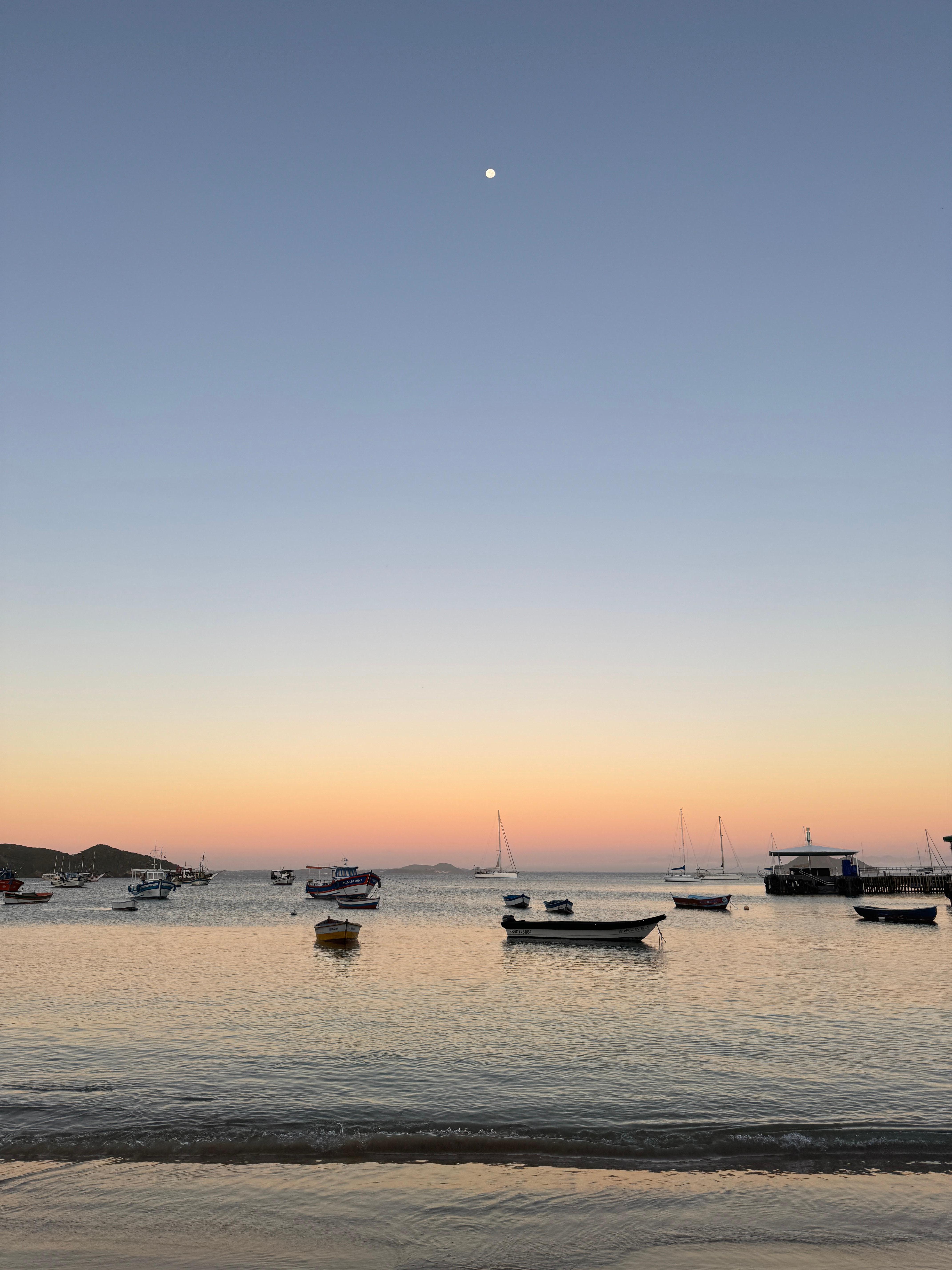 Praia próximo às suítes. 