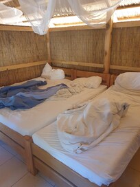 "uklizený" bungalov, na který jsme čekali skoro hodinu