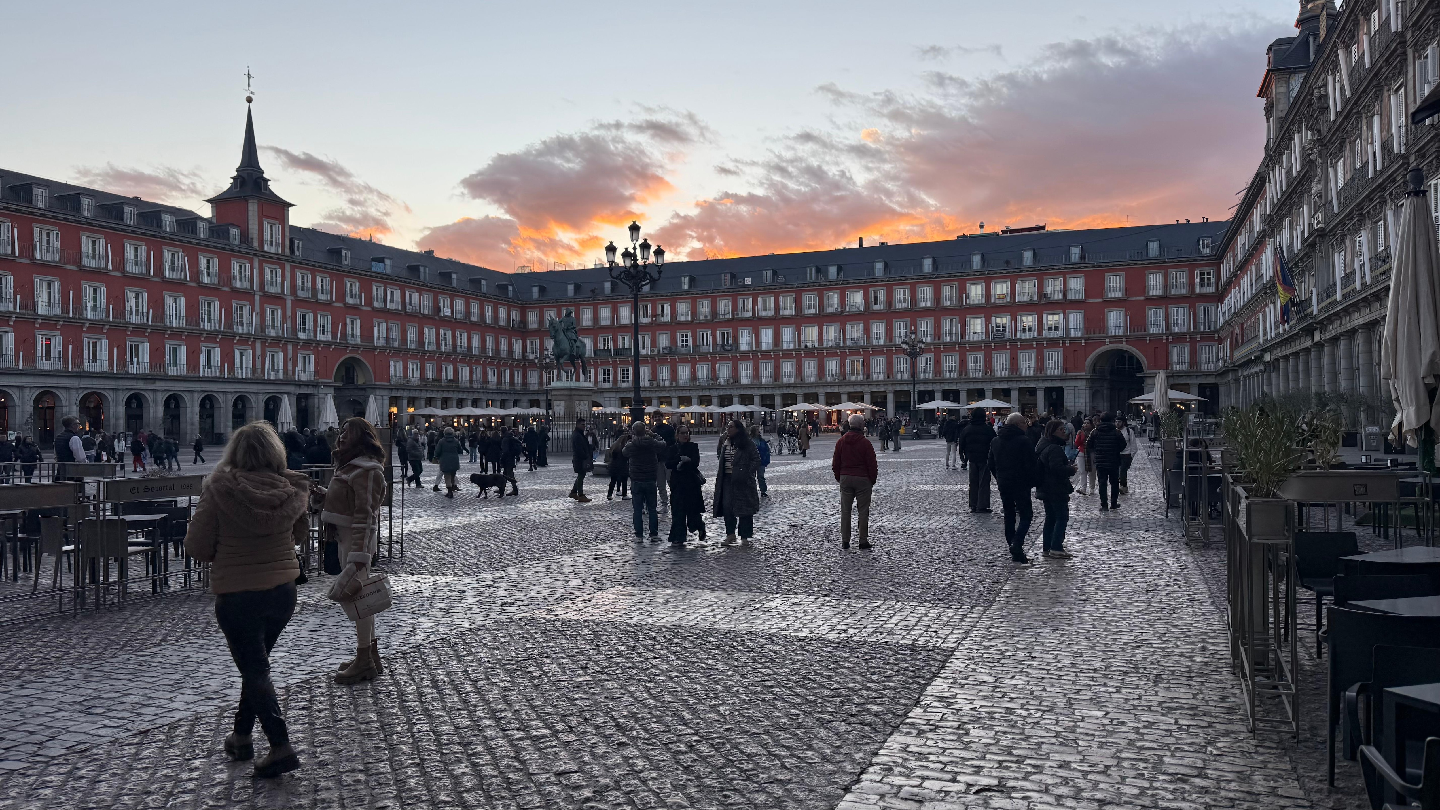 Plaza Mayor a few minutes’ walk away