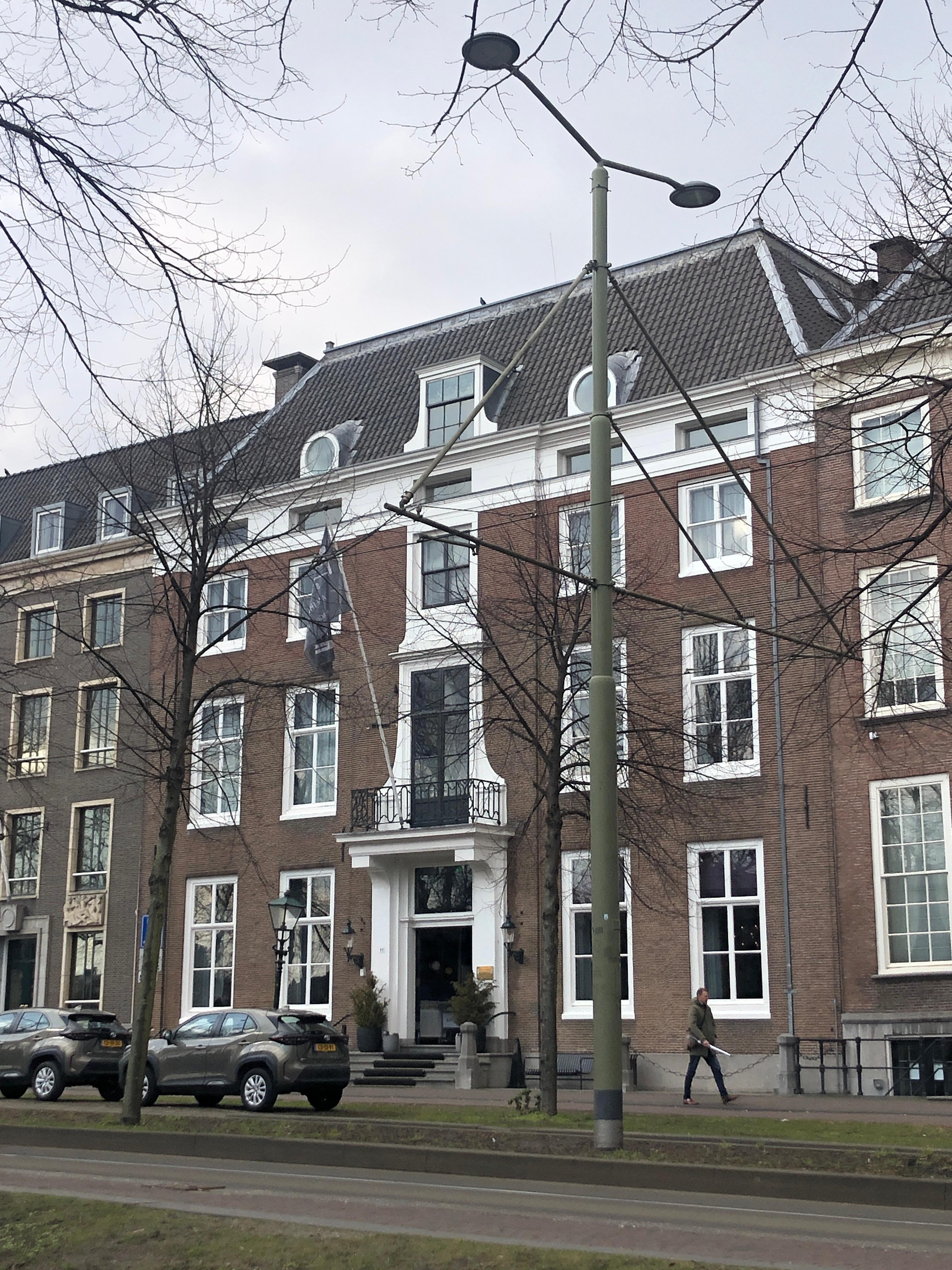 Voorkant hotel tov hofvijver