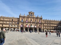 En uno de los arcos de la Plaza Mayor de Salamanca
