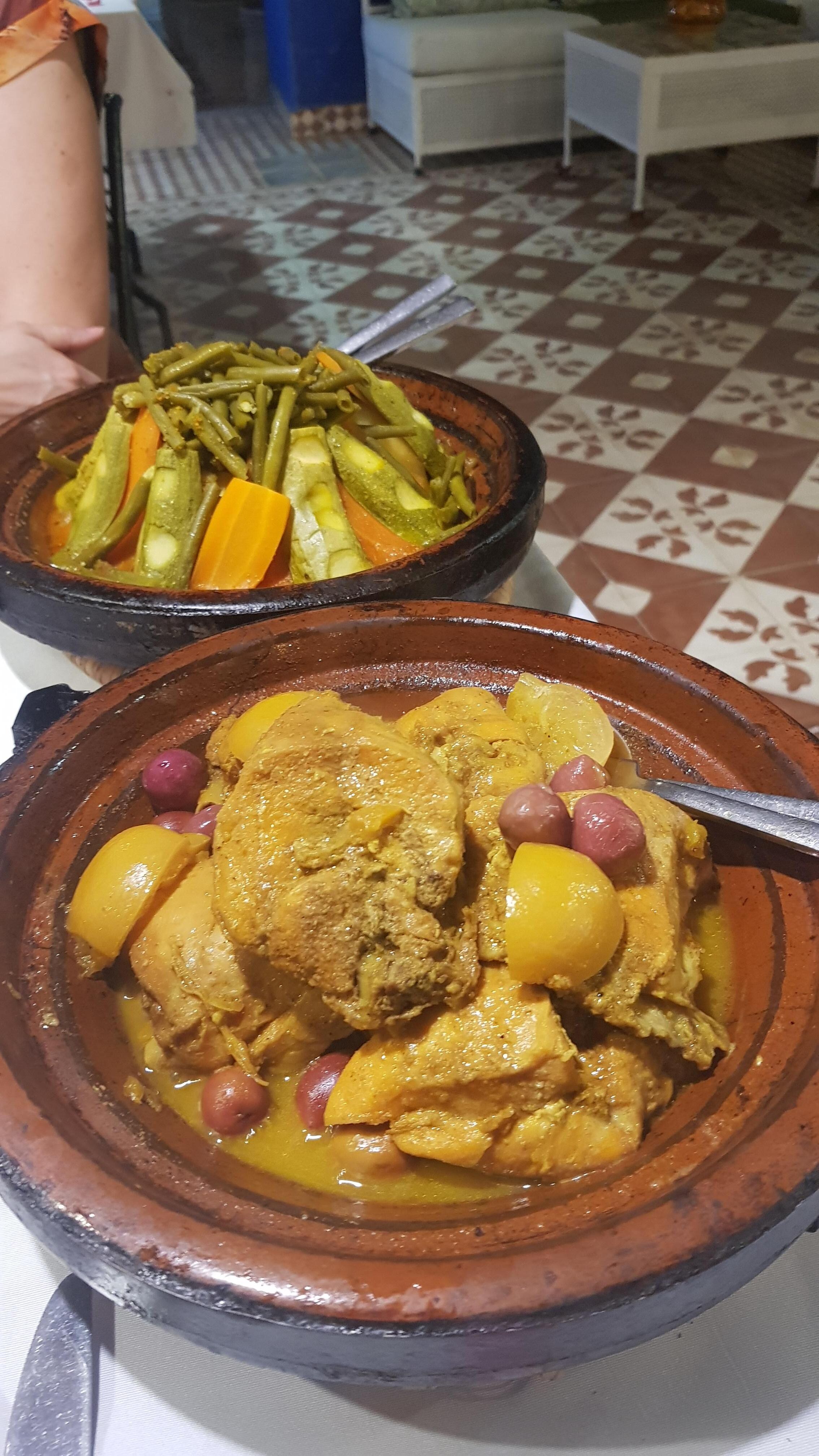 Marrokansk middag servert på takterrassen.