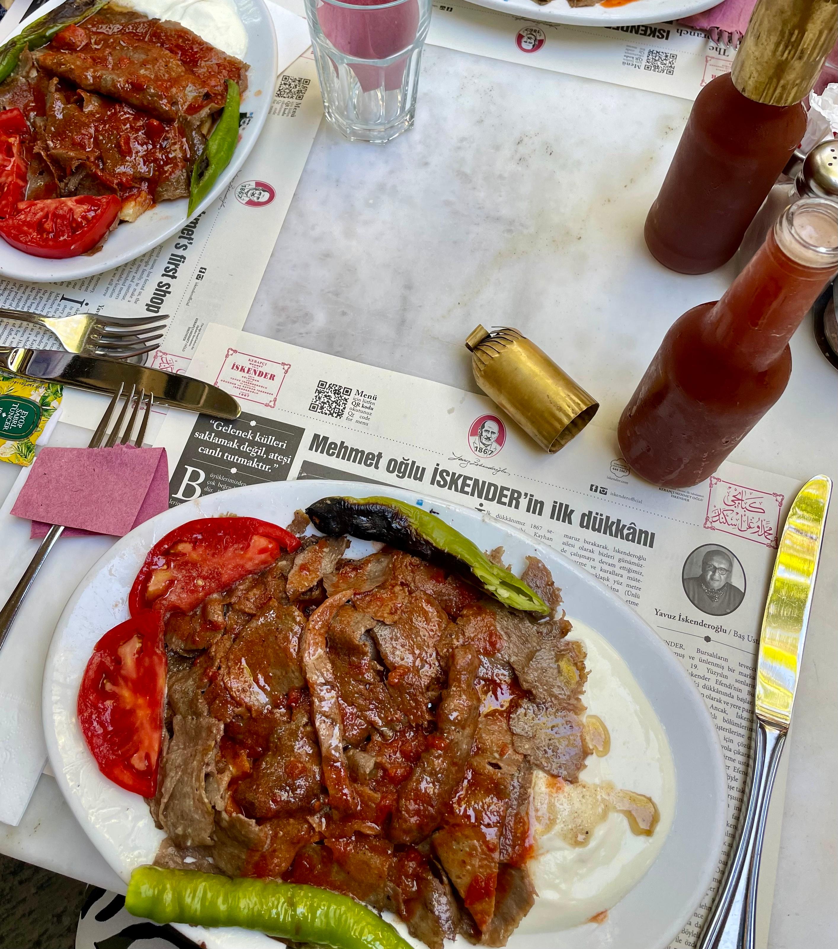 İskender, with a traditionsl fruit drink 