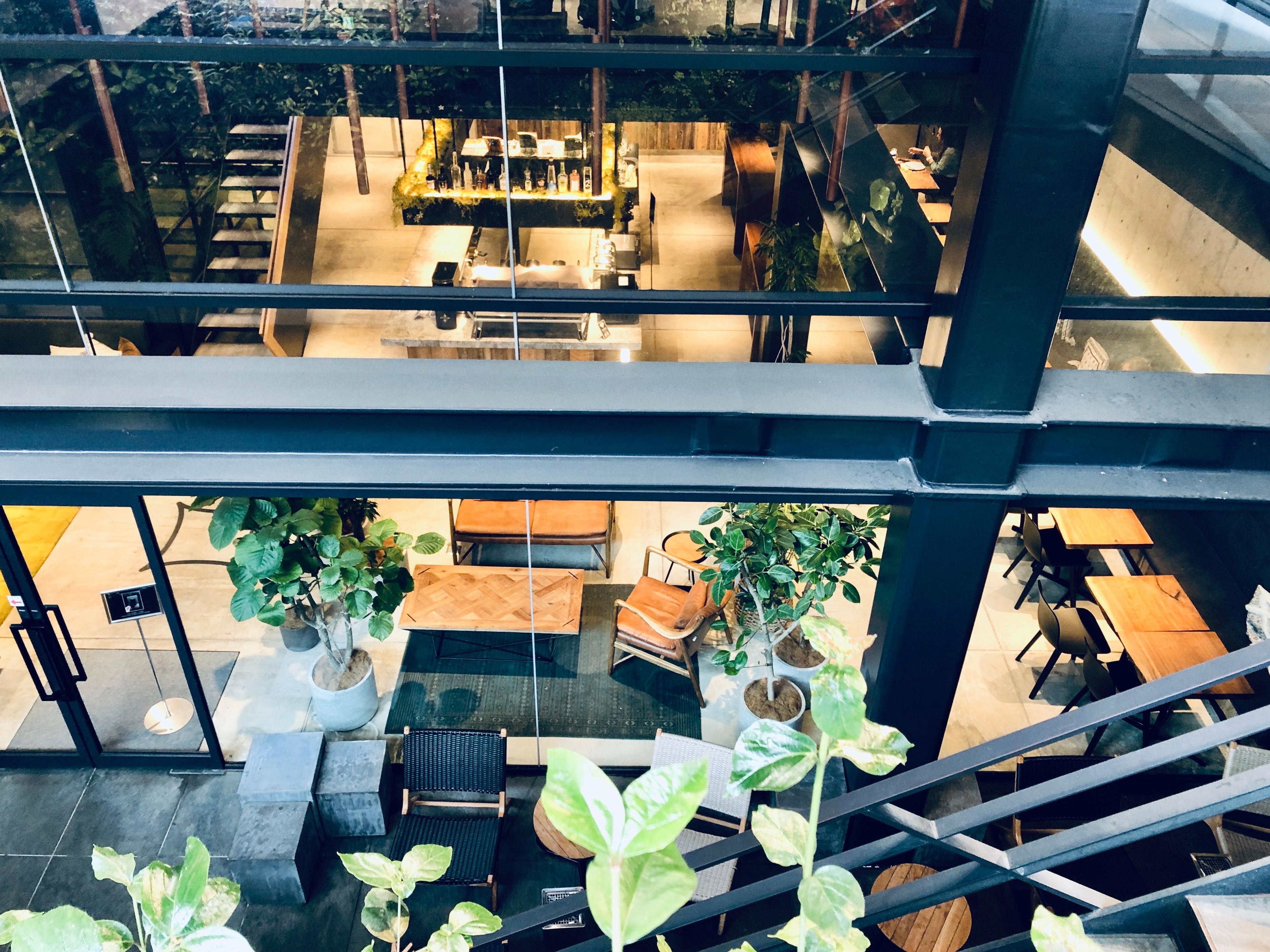 像是精品咖啡店的公共區域，寫東西、看書上網都很舒服